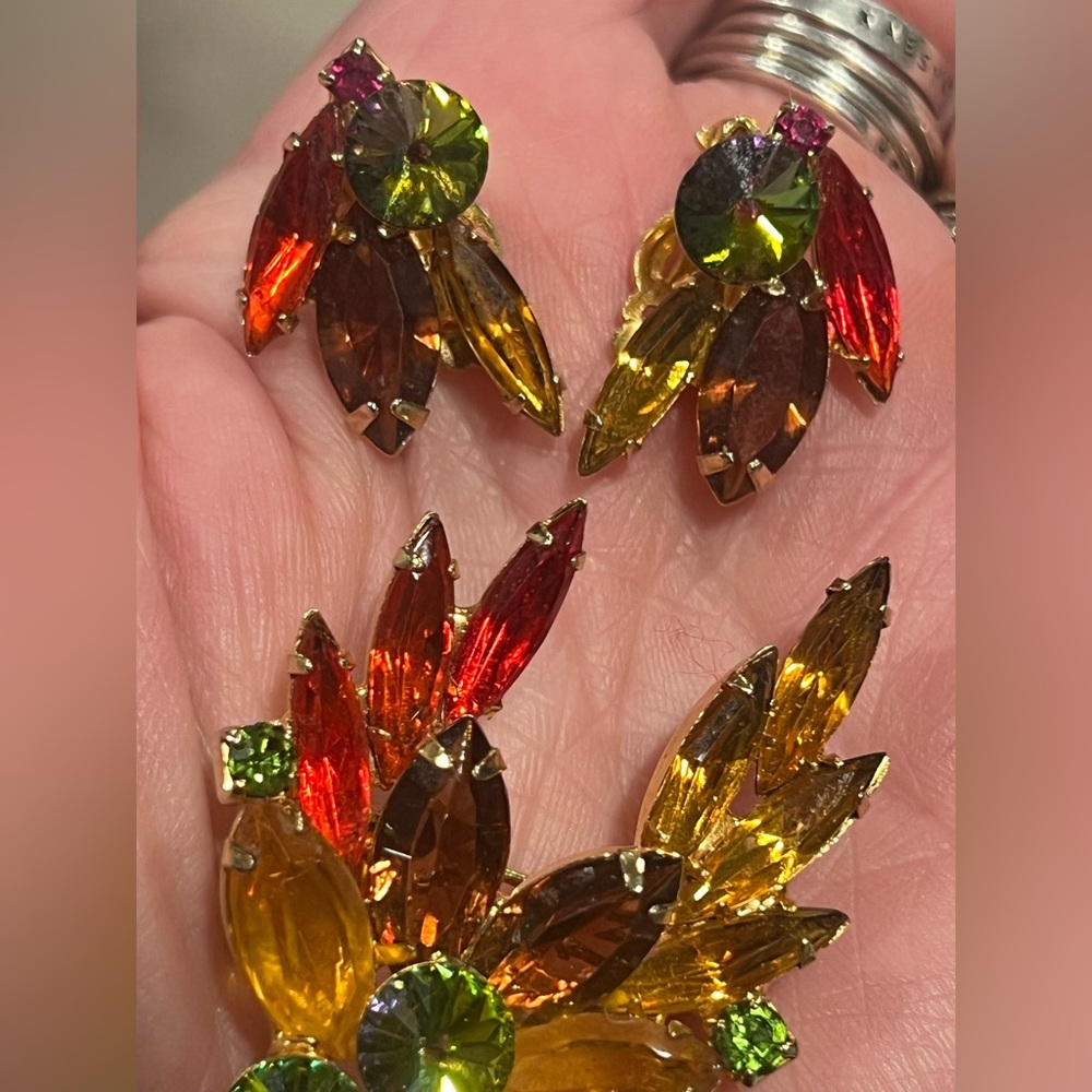 Gold-Tone Multicolor Crystal Floral Brooch - Vibrant Autumn Hues - Picture 6 of 10